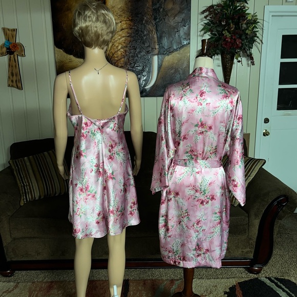 Private Luxuries • Medium • Floral • Pink • Nightgown/ Robe Set - Picture 4 of 16